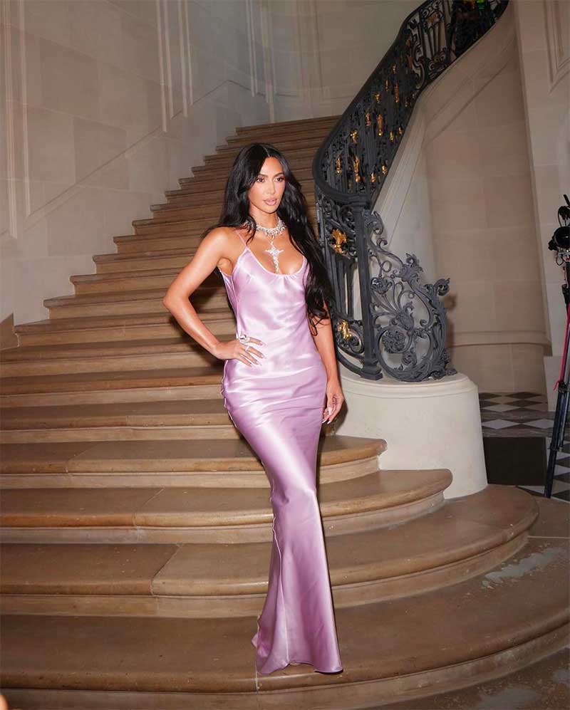 Kim Kardashian Victoria Beckham show in Paris